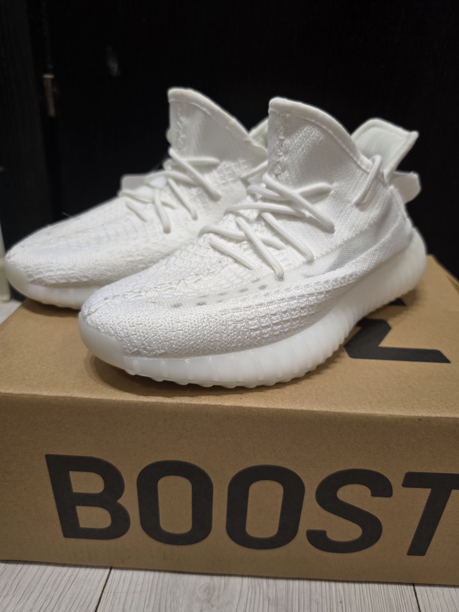 Adidas yeezy boost 350 noi la cutie