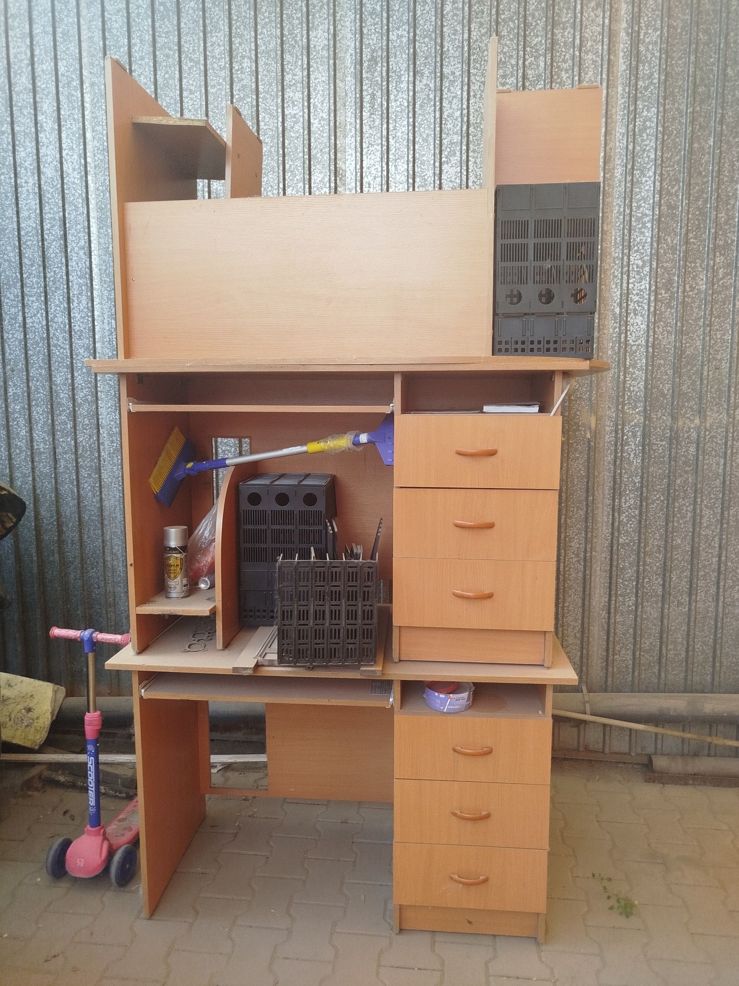 Продам компьютерные столы БУ, 3шт.,  недорого