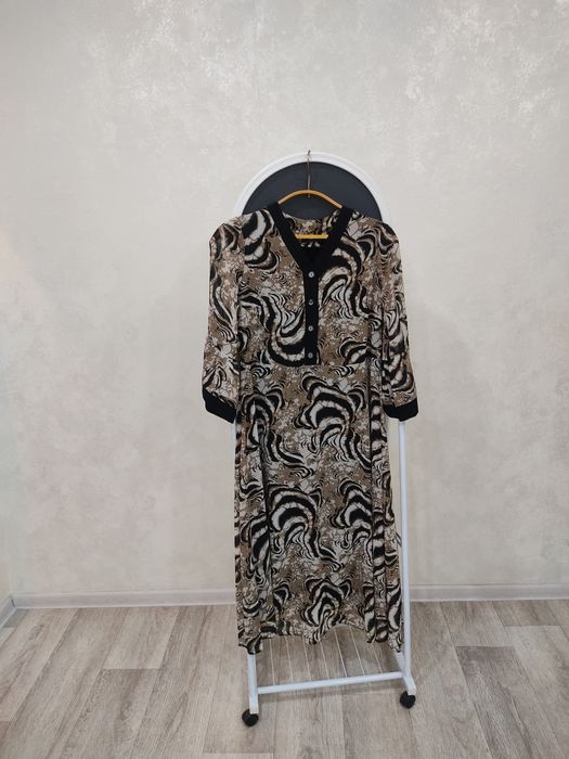 Продам три платья по приемлемой цене. Вещи б/у в хорошем состоянии. Не