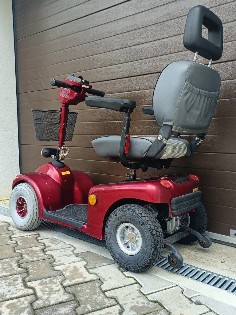 Carucior scaun carut scuter tricicleta electric handicap dizabilitati