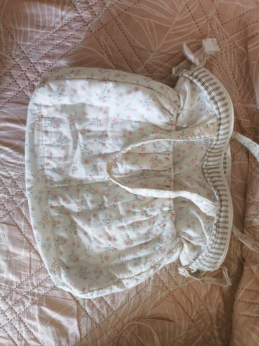 Обиколници, кърпа и чанта за бебешки неща