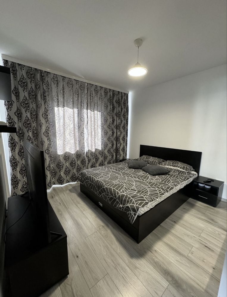 Inchiriez Apartament Delux Rrgim Hotelier.