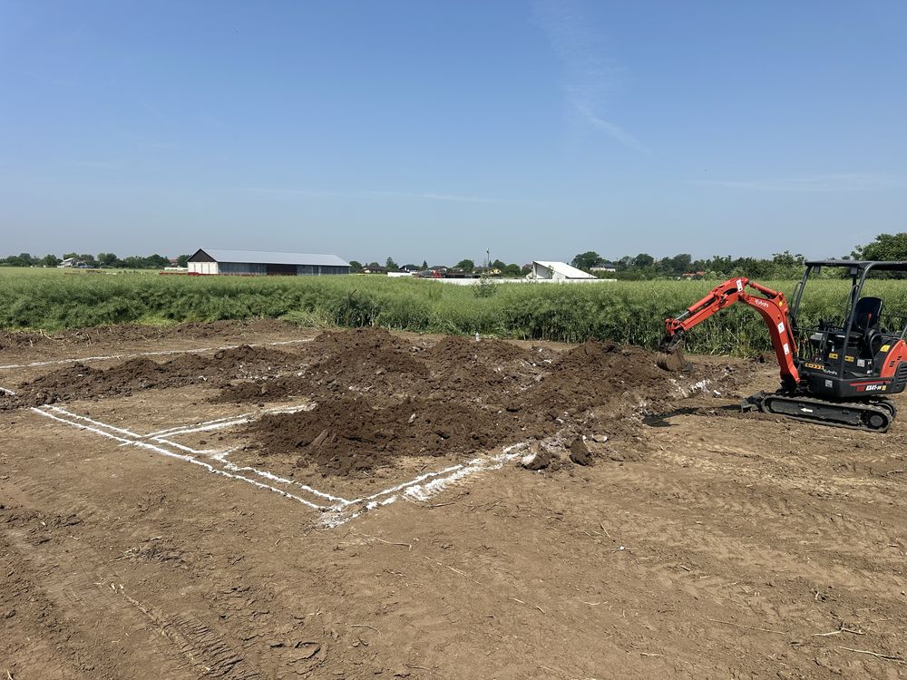 Miniexcavator de inchiriat /lucrari cu miniexcavator