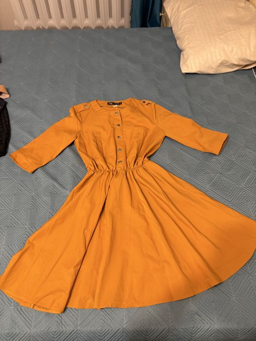 Отдам все платья за дешево.