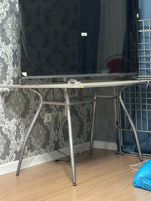 Стол продам железный ножки