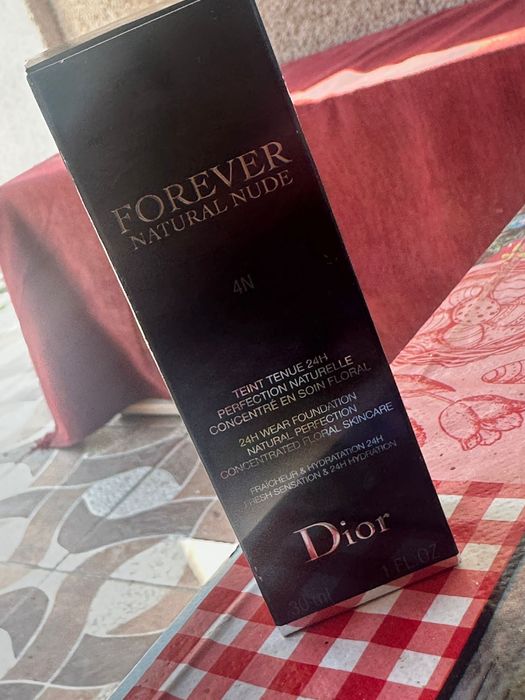 Fonduri de ten Dior plus alte cosmetice