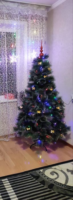 Продам красивую ёлку.