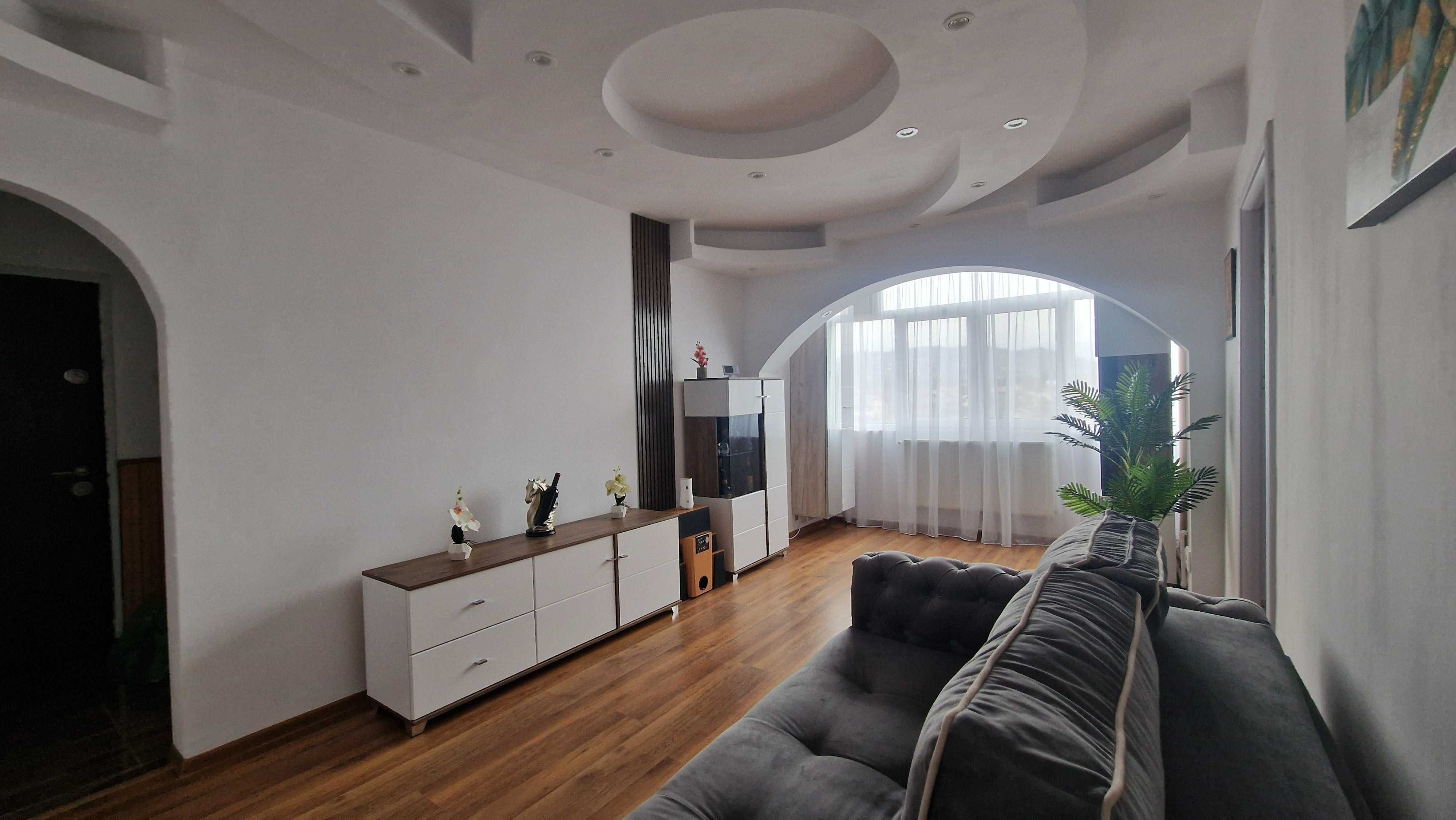 Vânzare Apartament Breaza de Sus - 3 Camere - Decomandat, Etaj 4/4