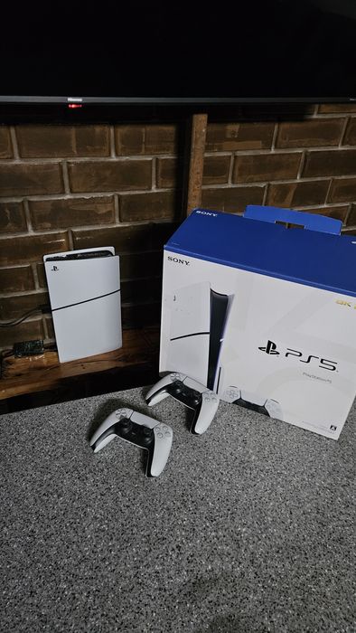 Продам PS 5 состояние новое.