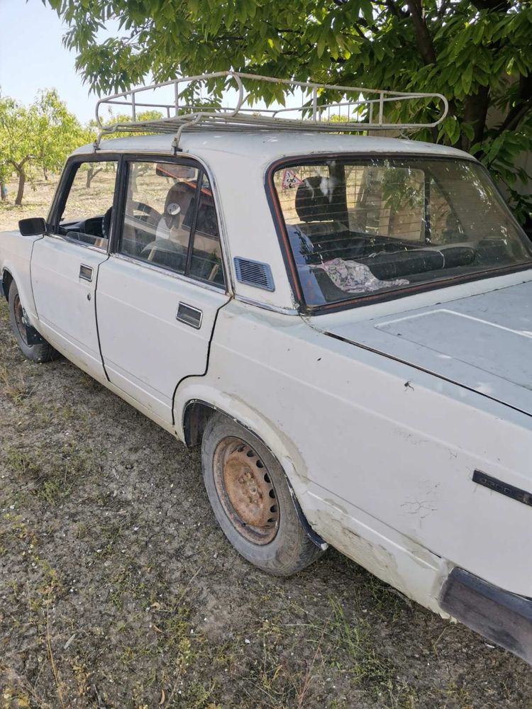 Продавам Лада 2105