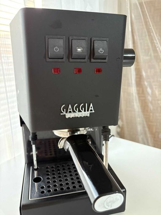 Gaggia Classic - масивна кафемашина, черен мат