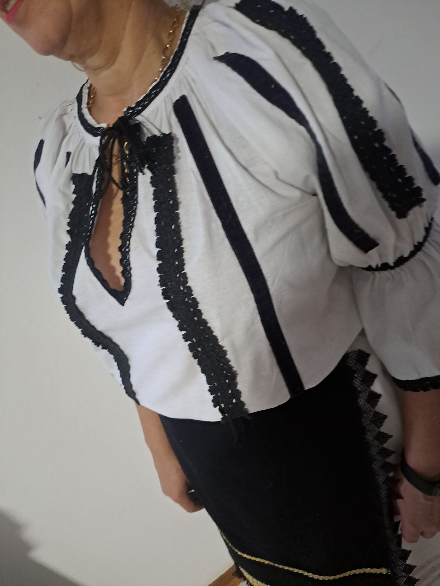 Costum popular tradițional