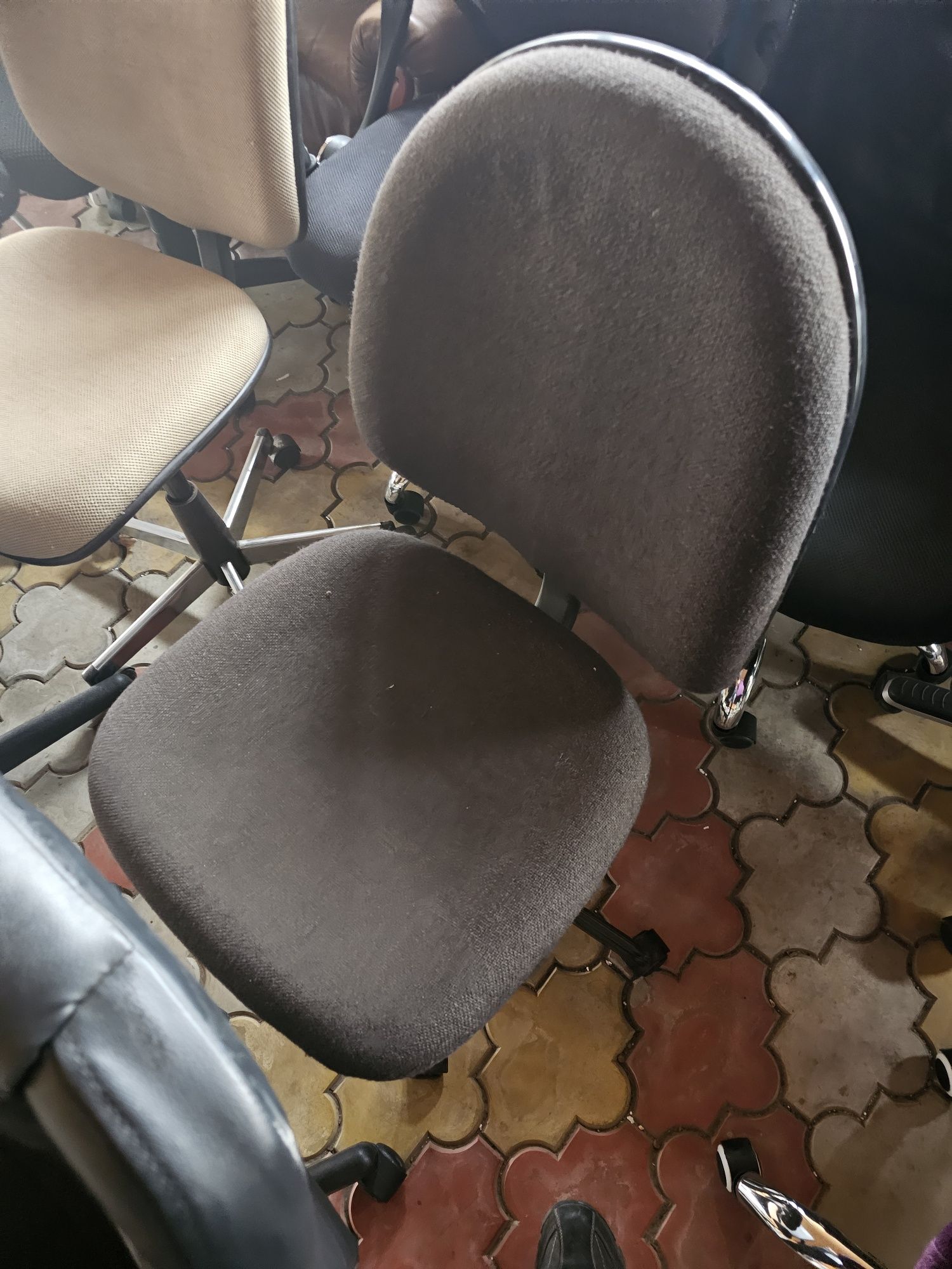 Vând scaune ergonomice