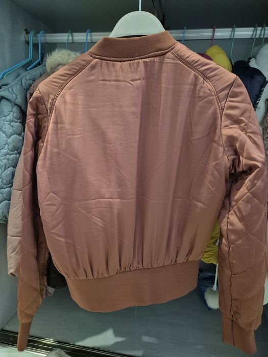 Продавам якета размер С