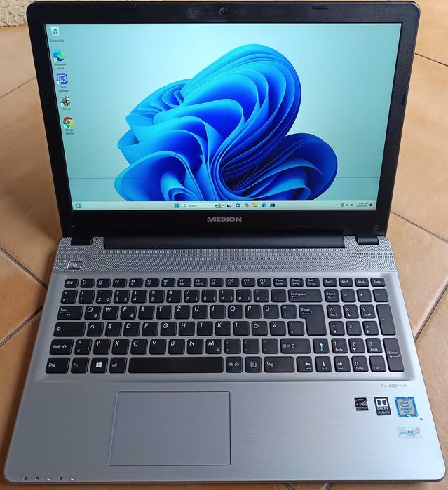 Laptop Medion Akoya I5 6267u Ram 8G 15.9 inch 40Cm SSD
