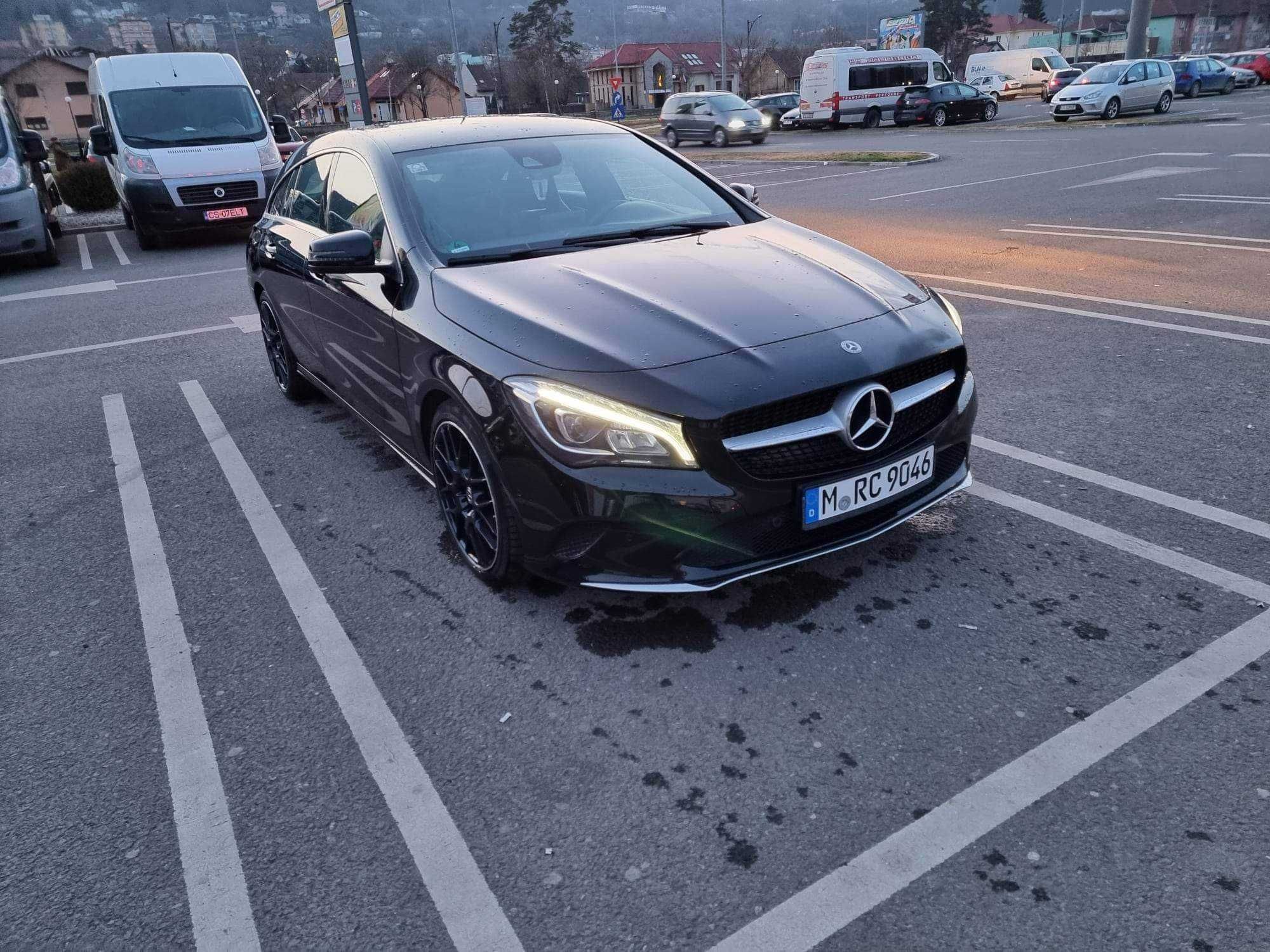 Vând Mercedes - Benz stare impecabilă.