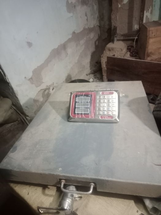 Весы  большие одна тонна