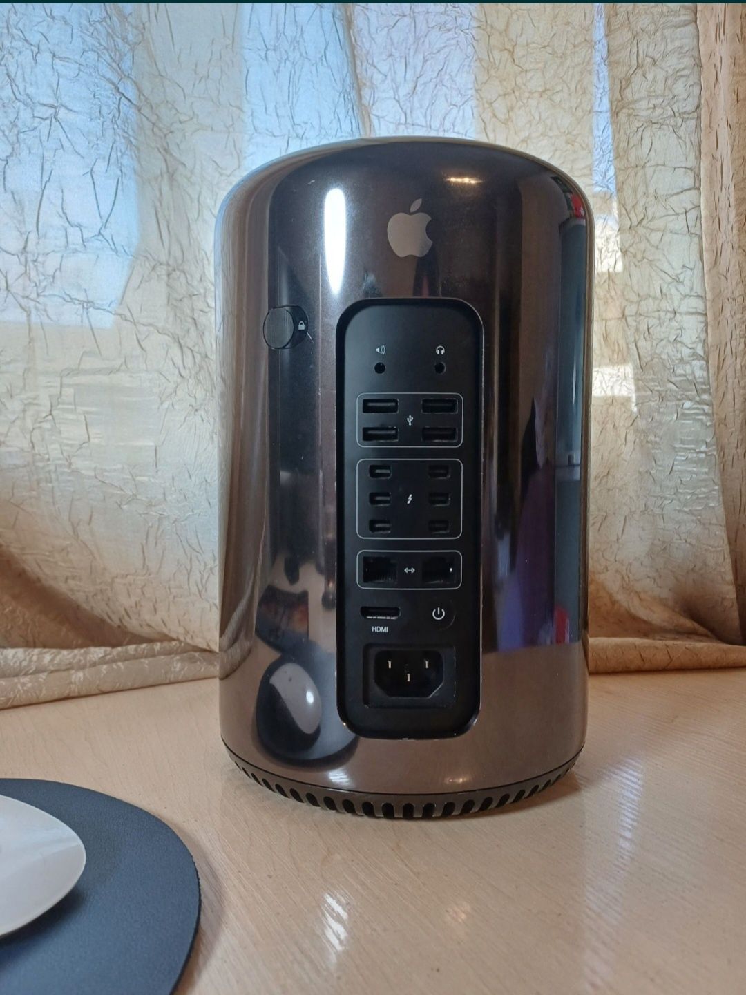 Mac PRO 6.1 (рабочая станция)