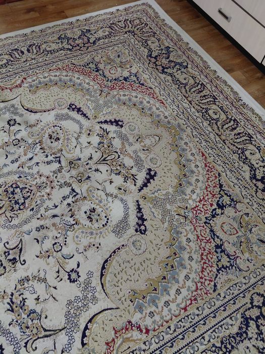 Продам 2 ковра, размеры: 3.5х5м, 3х5м. В хорошем состоянии.