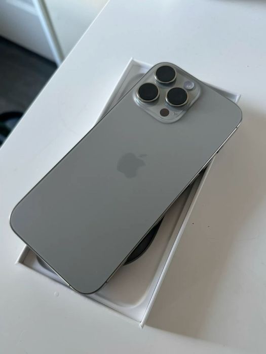 Продам Iphone 16 pro Max 256gb
