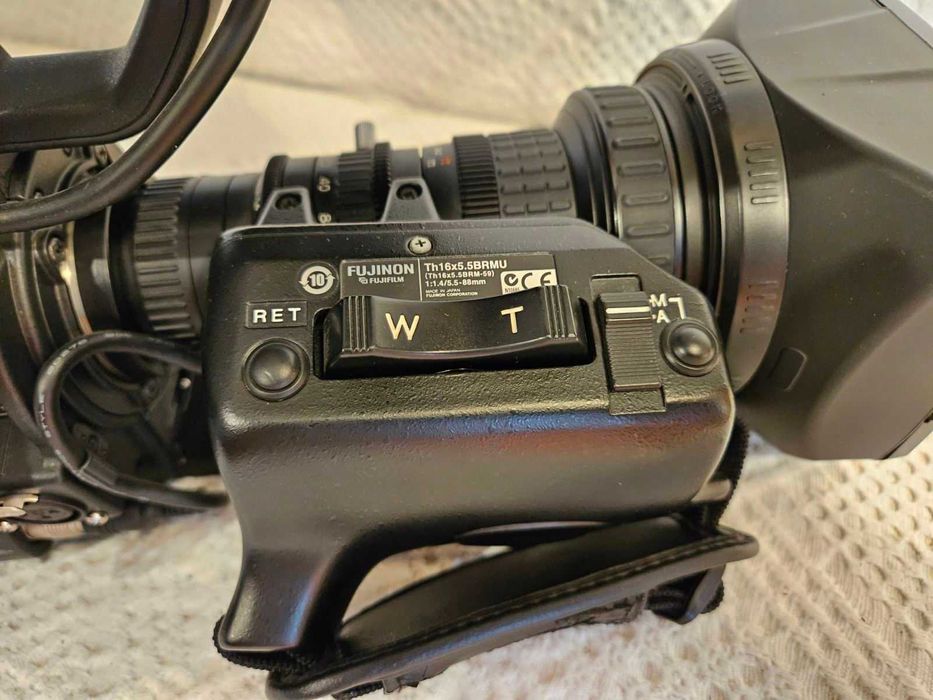 Видеокамера JVC GY-HD200    -  HDV 720p MiniDV