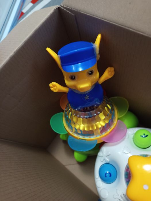 Цял кашон с бебешки играчки