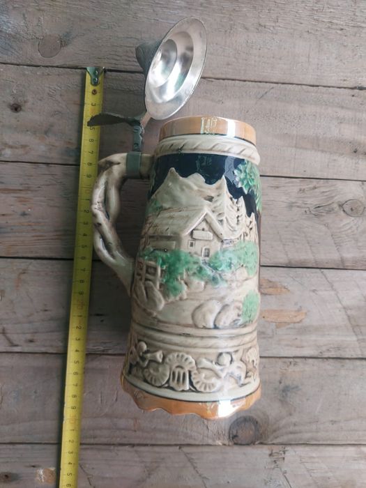 Halbe ceramice in relief