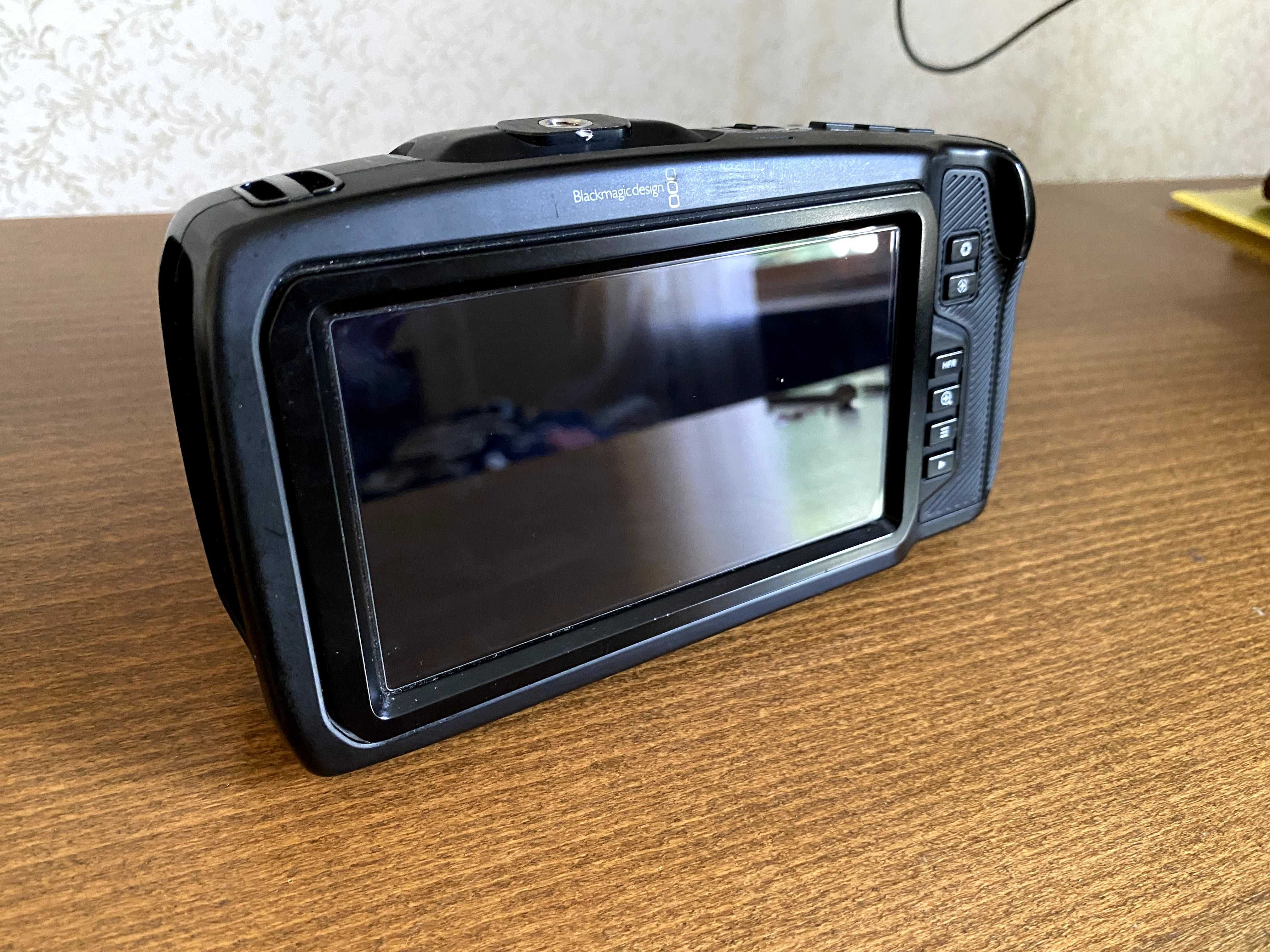 Blackmagic Design Pocket Cinema Camera 4K + Sigma 18-35