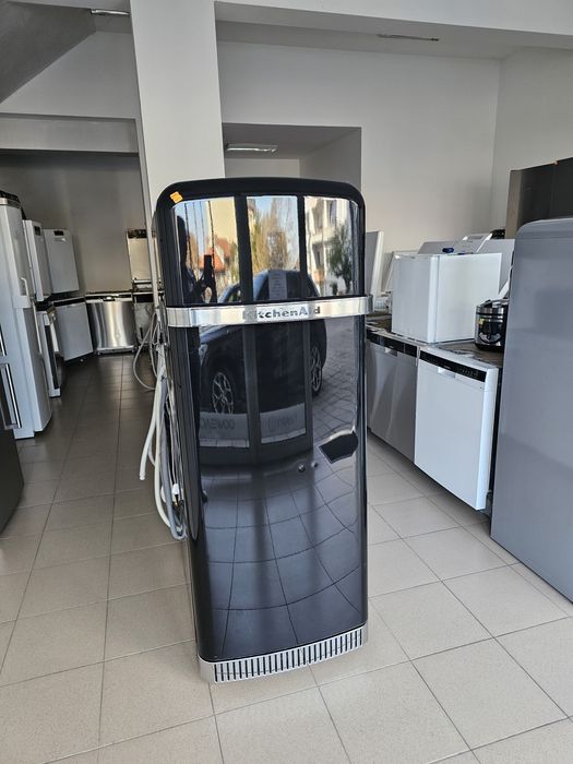 Ретро хладилник с камера KitchenAid