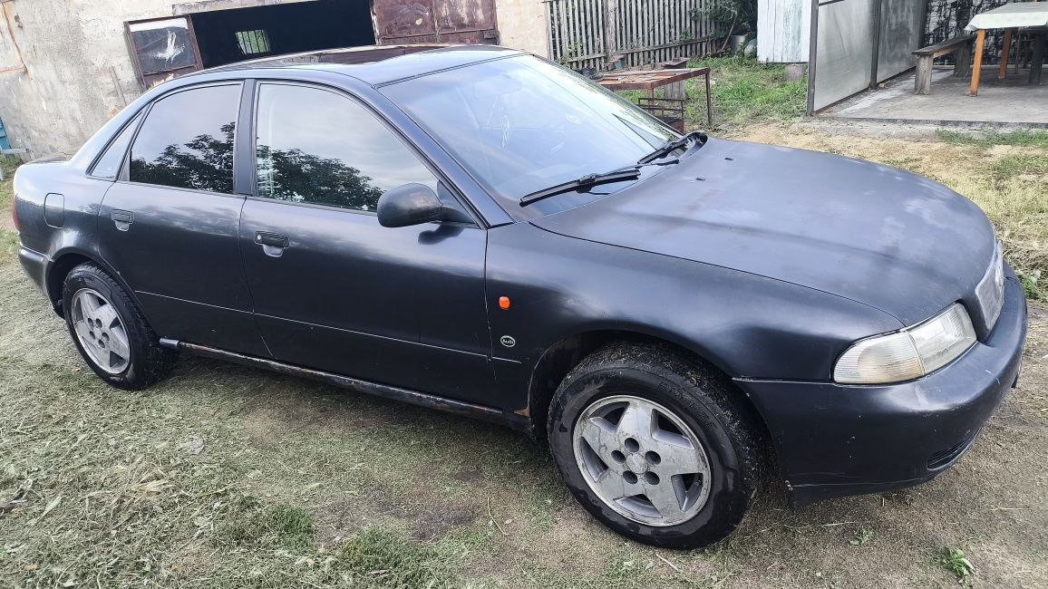 Автомобиль ауди а4