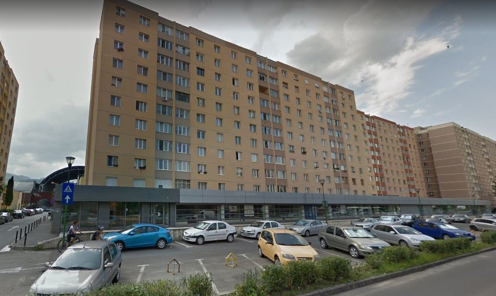 Apartament 3 camere C.București 96 parter pretabil birouri