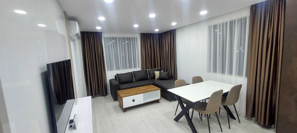 Дава се под наем Тристаен апартамент в Шумен, Тракия - 90 кв.м за 612 € - Снимка #9