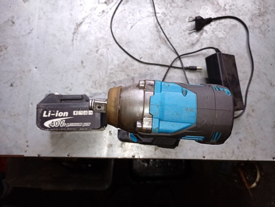 Pistol impact acumulator