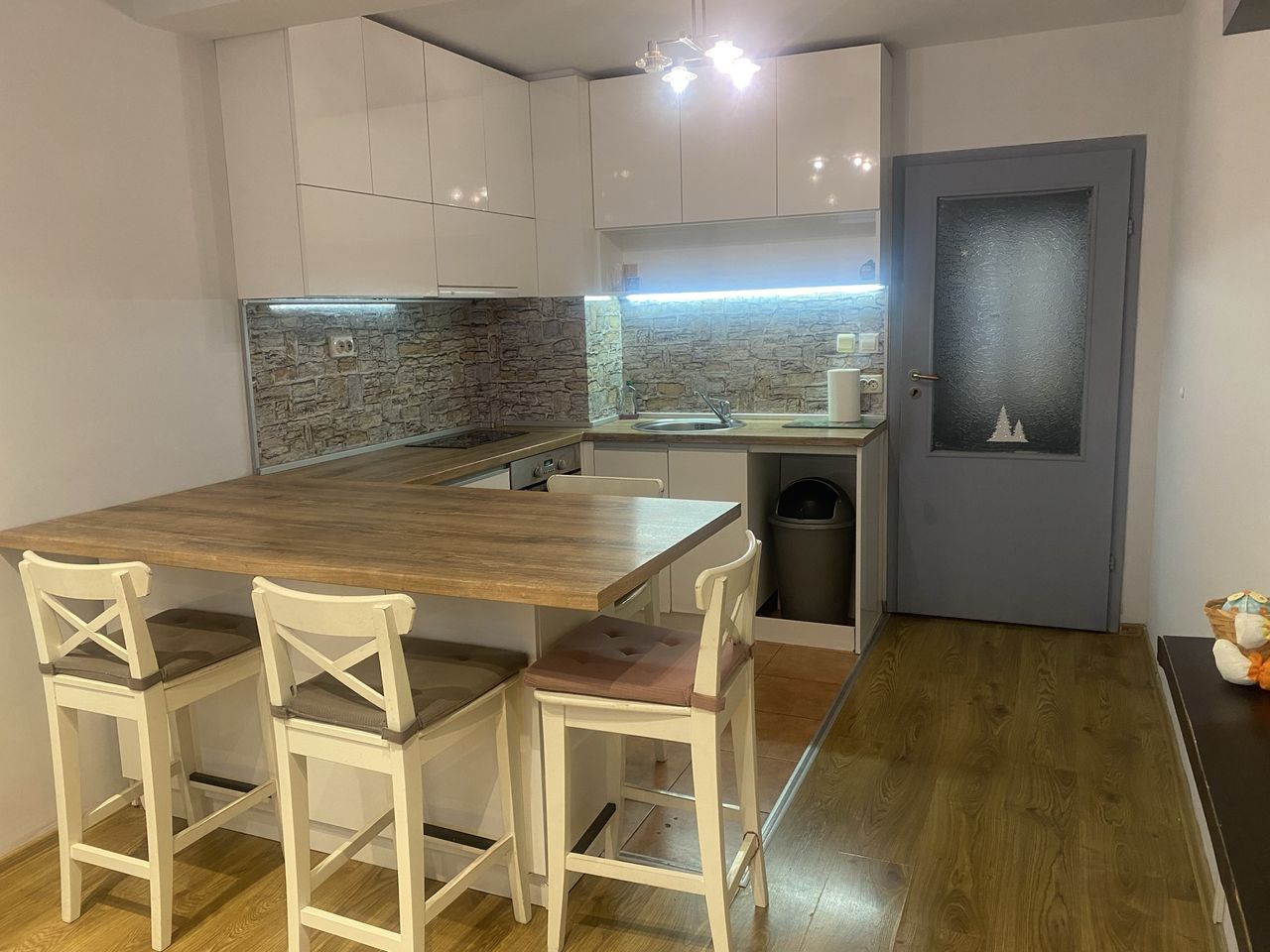 Продава се Двустаен апартамент в Варна, Цветен квартал - 64 кв.м за 2266 €/кв.м - Снимка #9