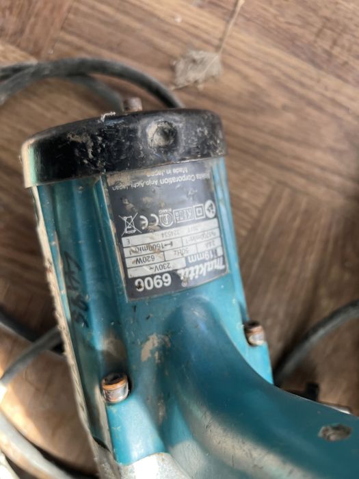 Makita Masina de insurubat cu impact 620 W 6906