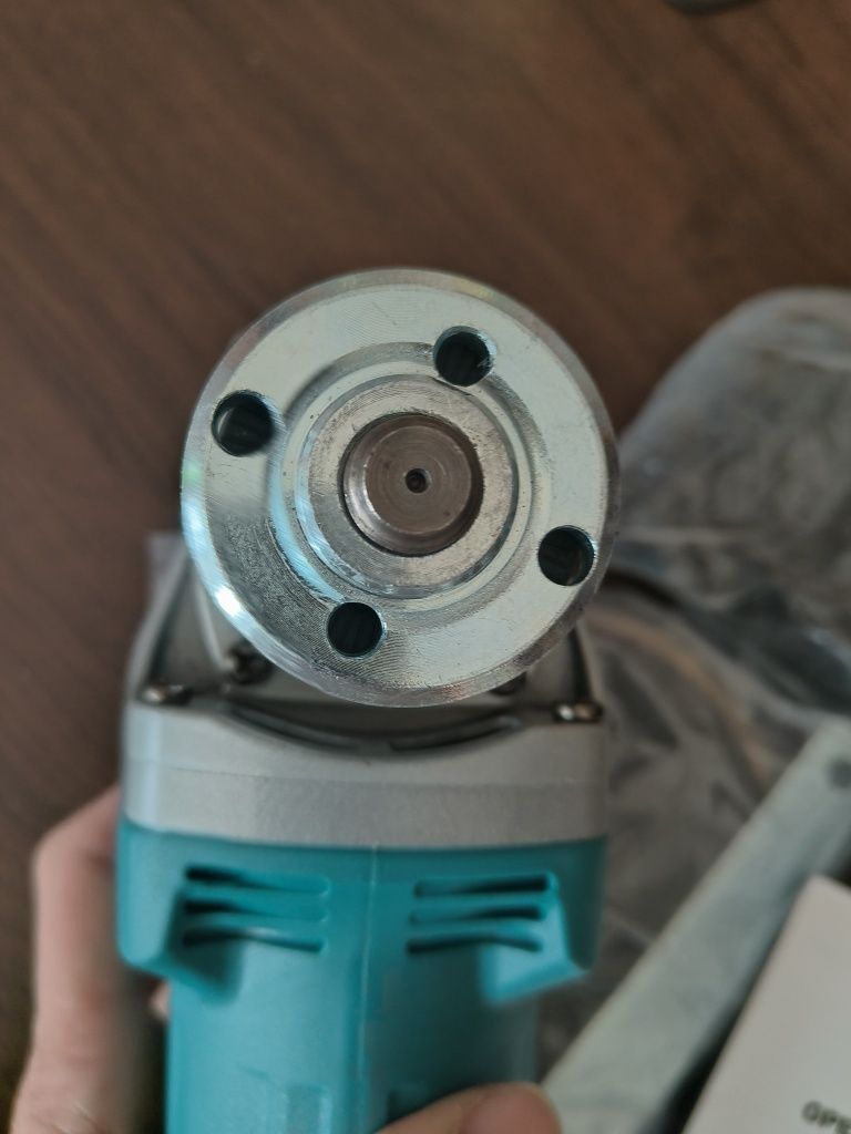 Акумулаторен ъглошлайф съвместим с батерии Makita