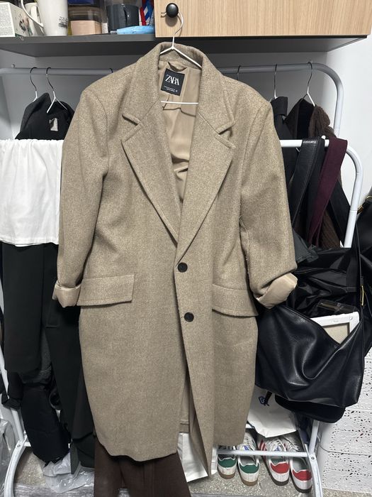 пальто от Zara срочно продать покупала за 35000 отдаю за 15,000