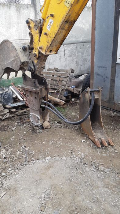 Închiriere buldoexcavator