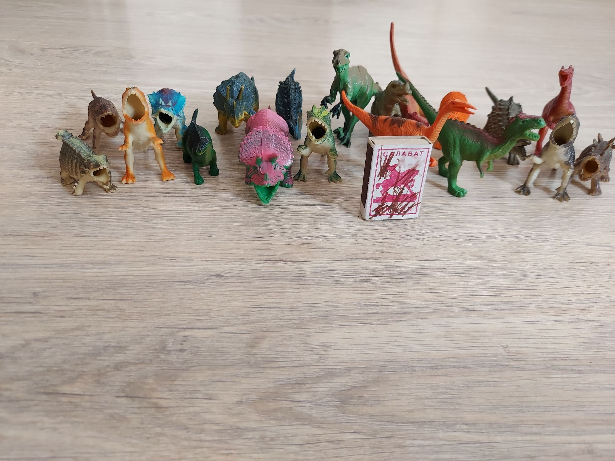 Продается динозавры игрушки штука 300 тенге