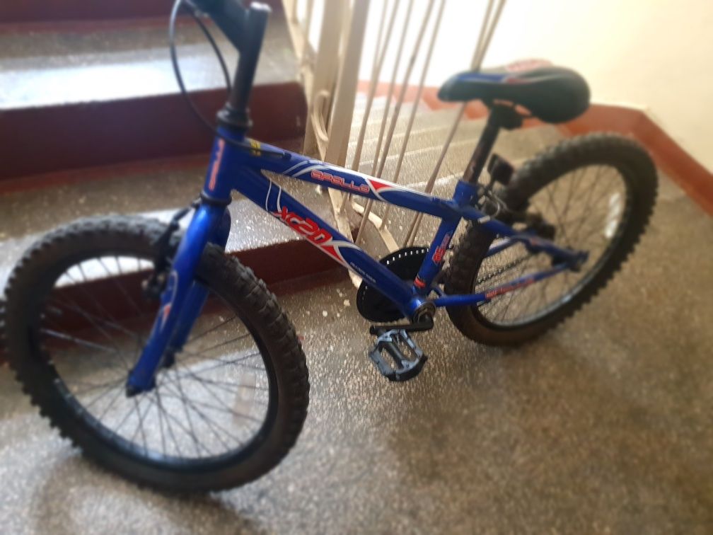 Vând bicicleta 20"