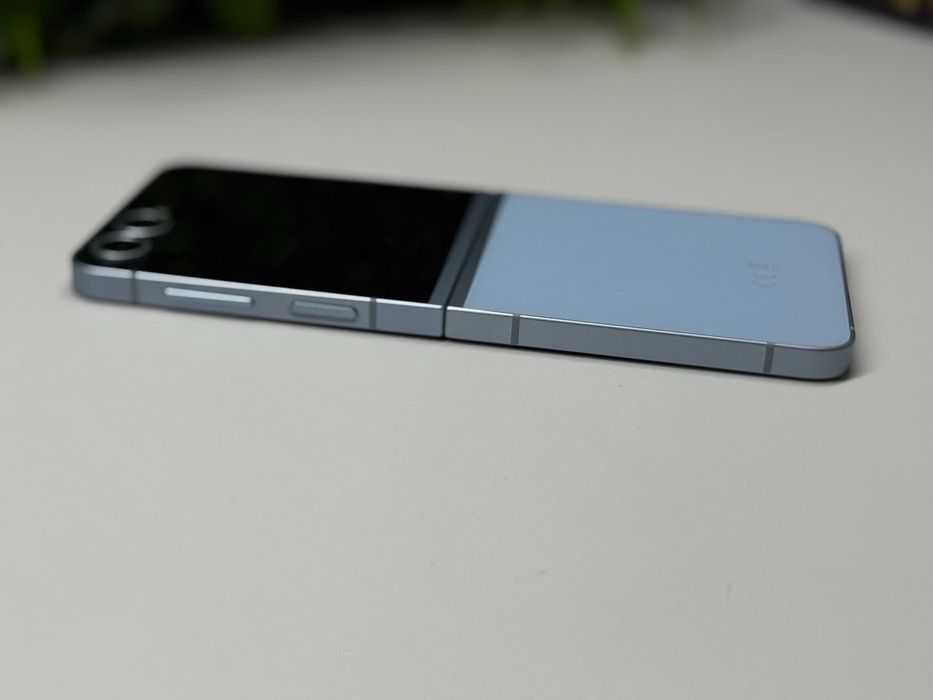 ! Като НОВО ! Samsung Z Flip6 512GB Blue Гаранция