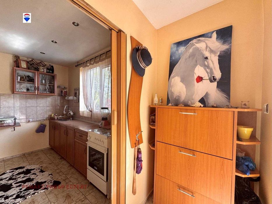 Къща за продажба в с. Червена вода