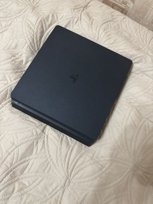 Playstation 4 slim ,з/у для джойстиков,2 джойстика.