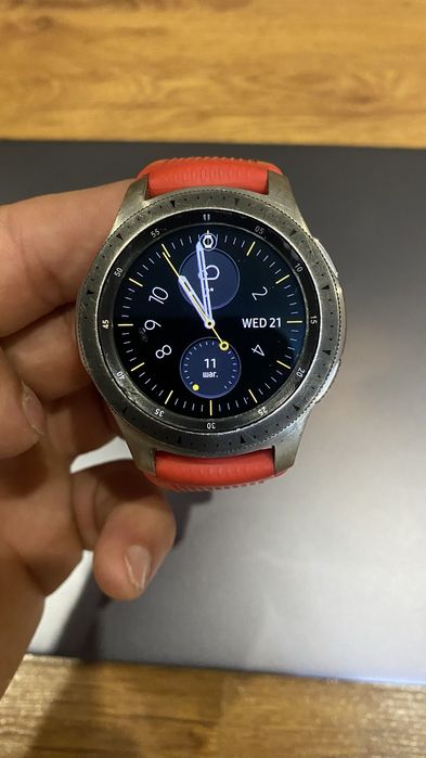 Часы самсунг в хорошем состоянии