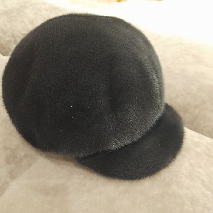 Срочно продам женскую норковую кепку 60 разм