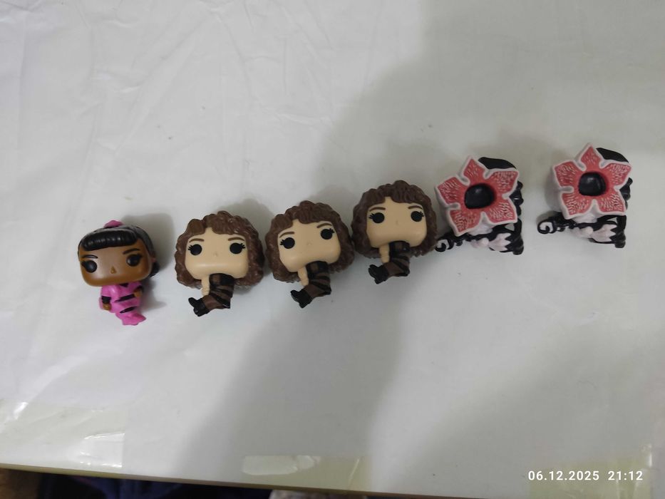 Kinder joy stranger things