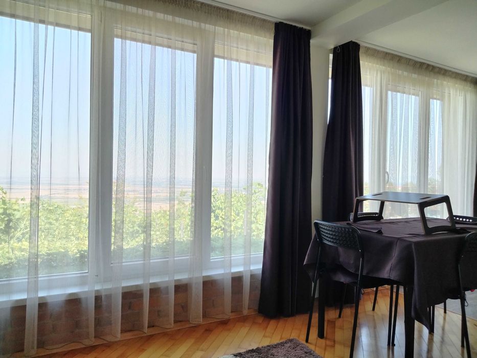 Студио Панорама със сезонен басейн