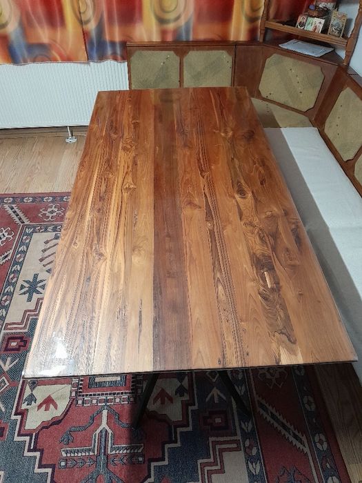 Vand masa din lemn pentru sufragerie