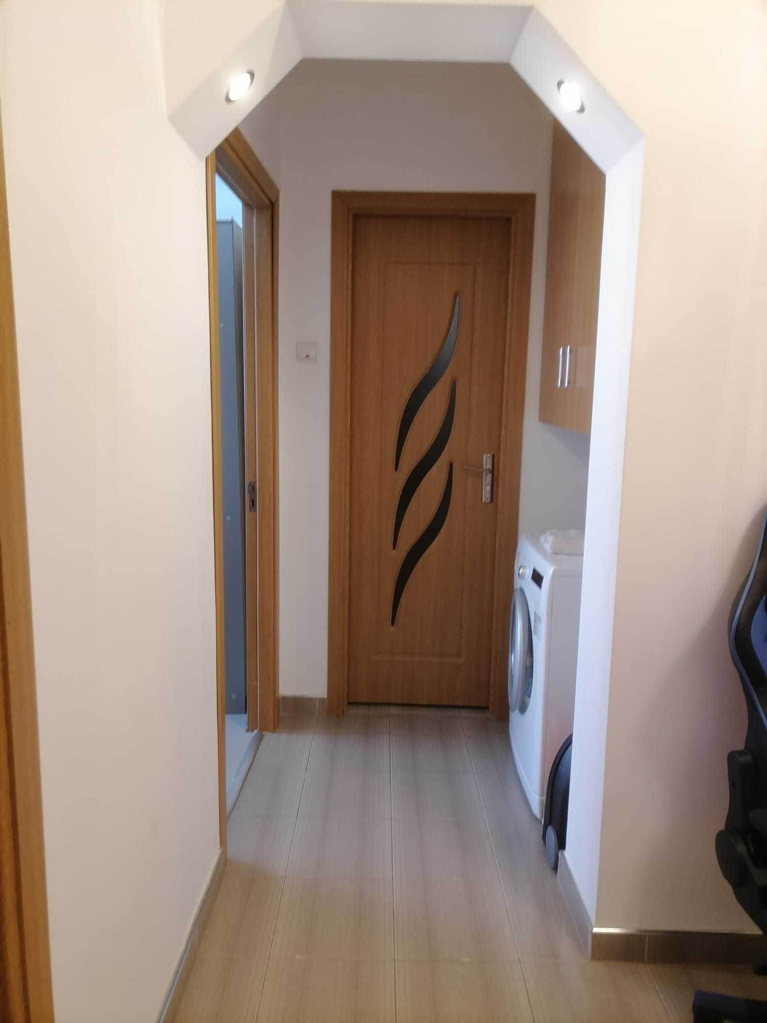 Ofer spre inchiriere apartament in regim de garsoniera