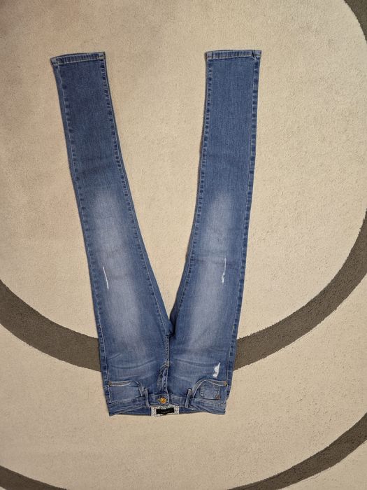 Продавам дънки марка River Island